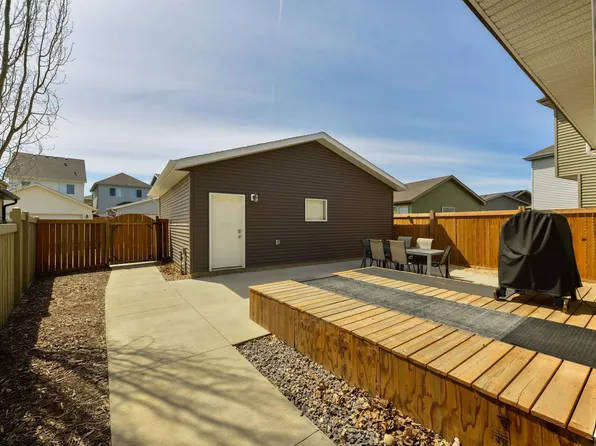 8333 Ellis Cres NW, Edmonton, AB T6M 0P7