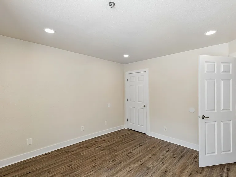 3901 Travis St #100 — Photo 15