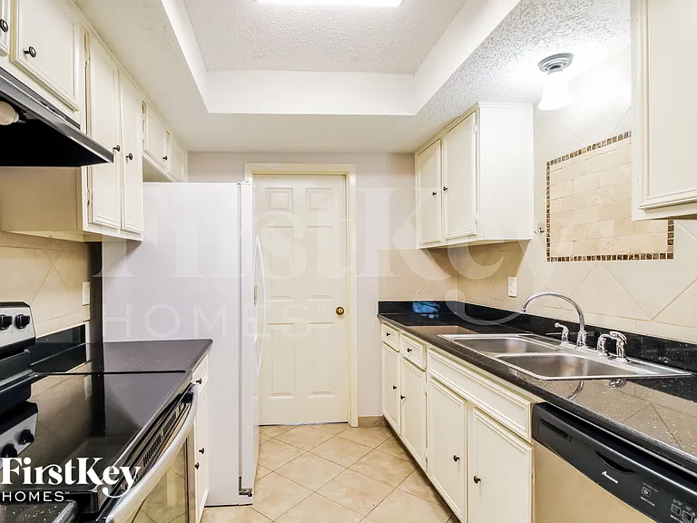 918 Cheyenne Meadows Dr — Photo 8
