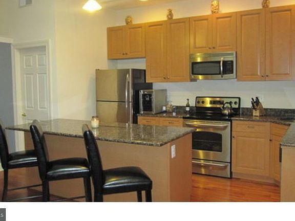 2nd image of 6-10 Strawberry St #15