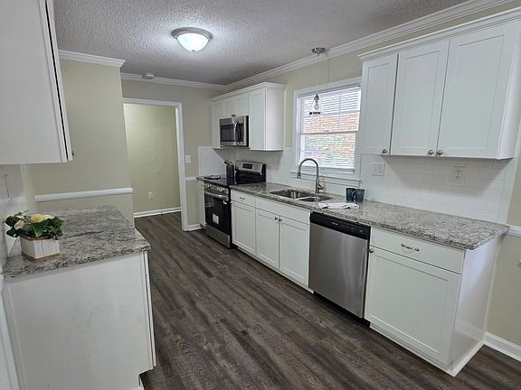 3rd image of 1040 Carol Dr