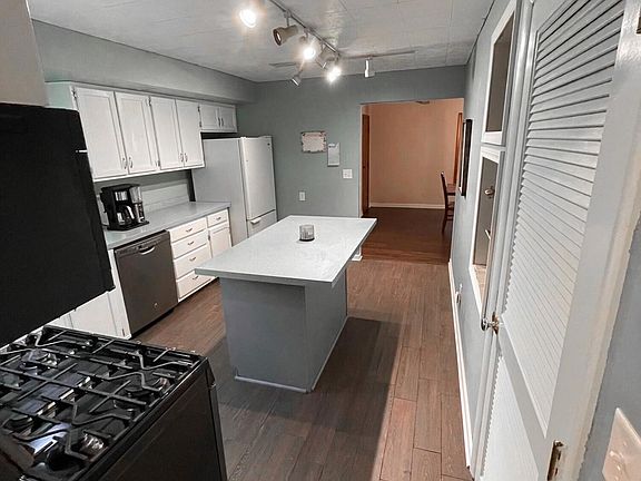 2nd image of 1020 Colonial Dr