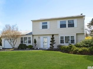 91 Rustic Ave, Medford, NY 11763