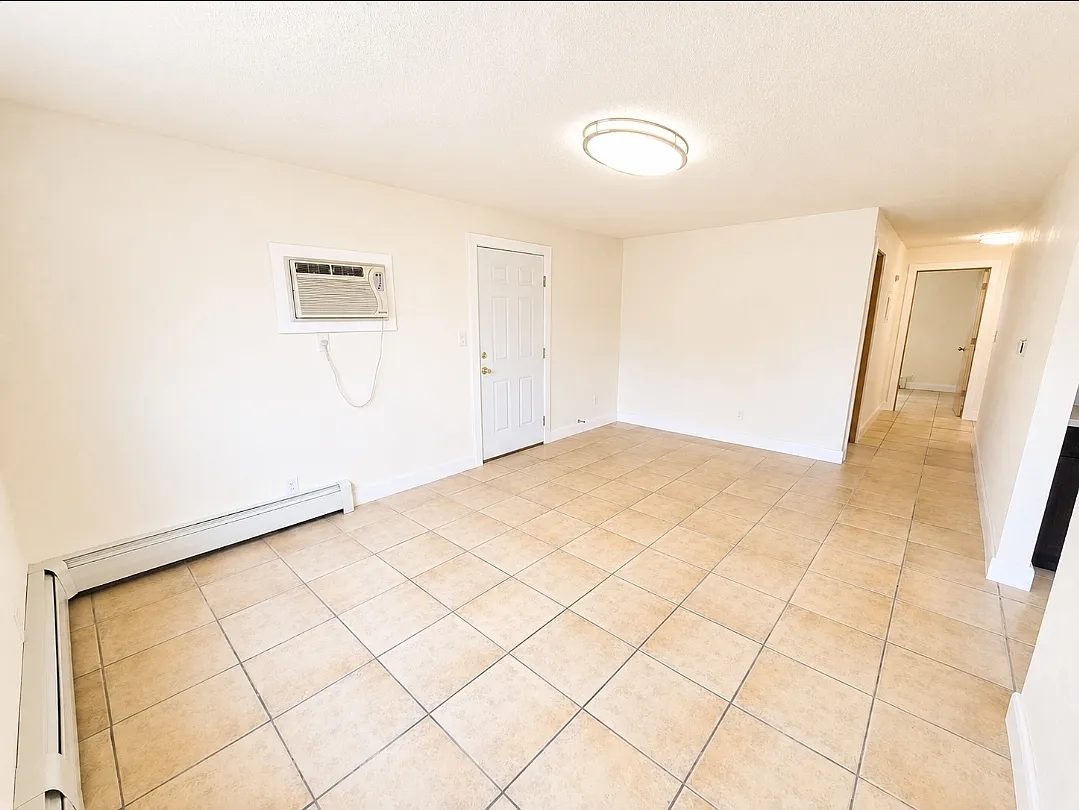 3 bed, $1,350 — Photo 3