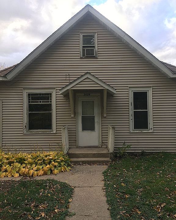 1st image of 3639 Queen Ave N
