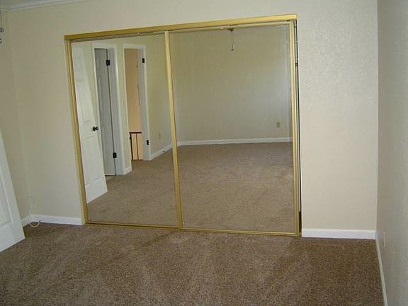 5th image of 305 Canterbury Ave
