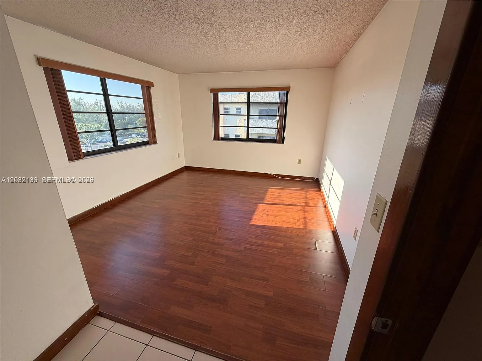Expo I Condo — Photo 1