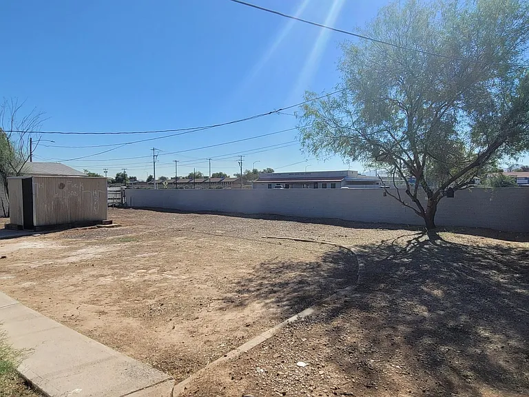 105 N Los Robles Dr — Photo 3
