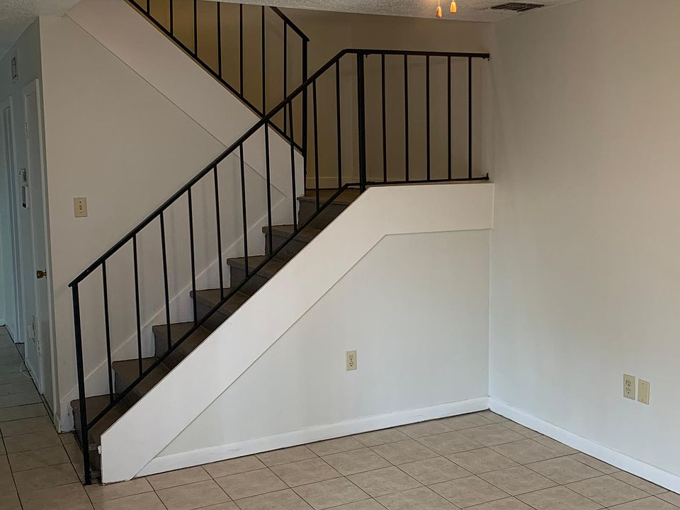 1st image of 1826 Fox Run Dr #4