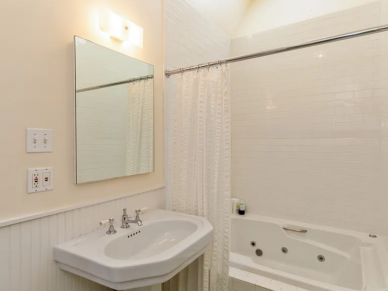 880 Lumber Ln — Photo 17