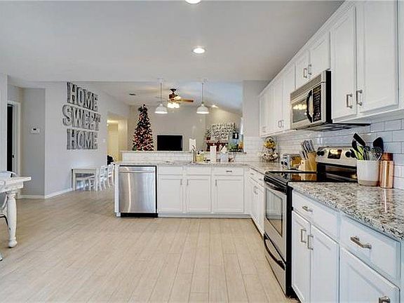 5th image of 9205 Goldenview Dr