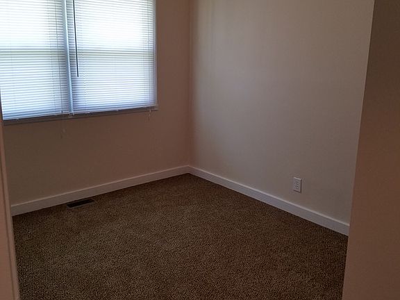 3rd image of 213 Frances St