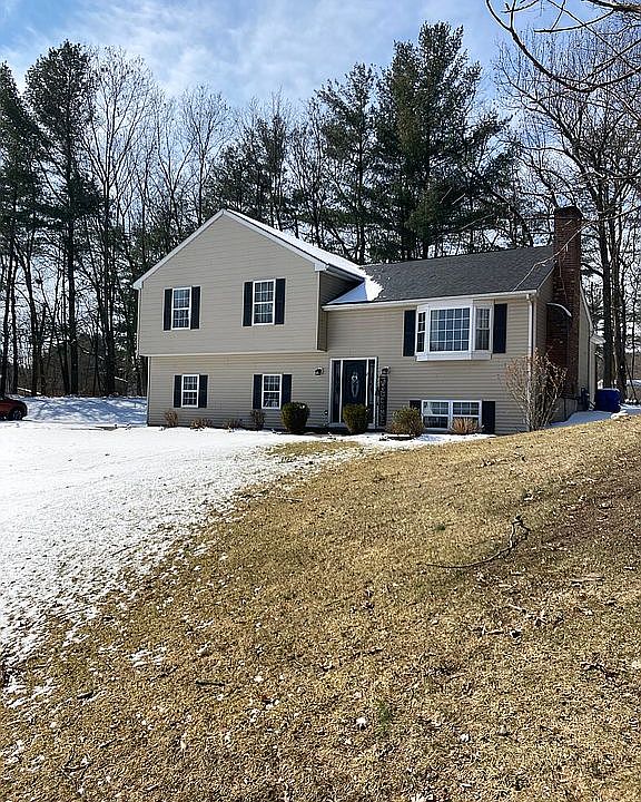 2nd image of 2 Hemlock Dr