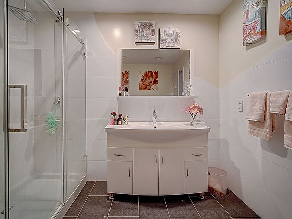 5th image of 824 N 48th St