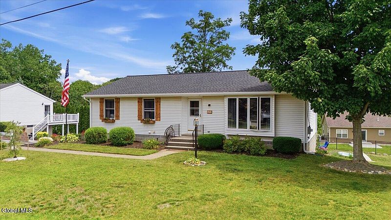 2nd image of 26 Russell Drive