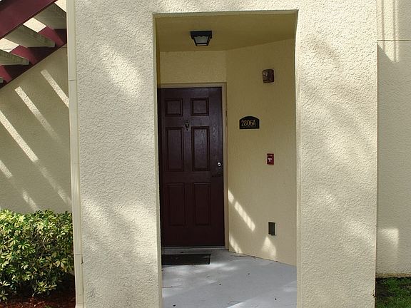 3rd image of 2806 Club Cortile Cir APT A