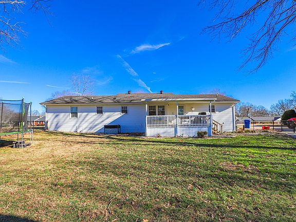 4th image of 219 W Oak Dr