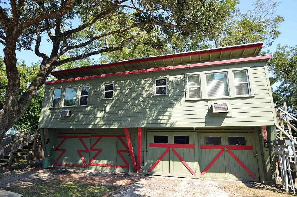 908 N Washington St — Photo 1