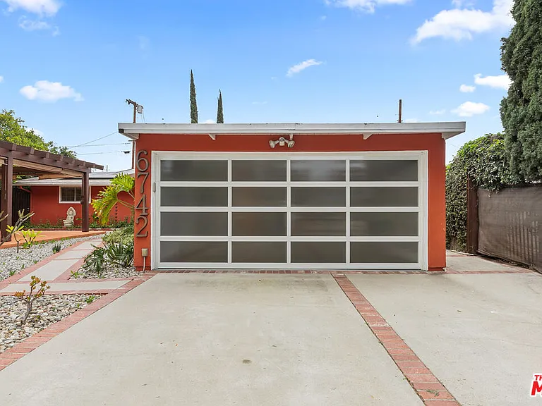 6742 Sunny Brae Ave — Photo 40