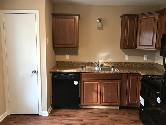 2nd image of 3268 Tower Dr
