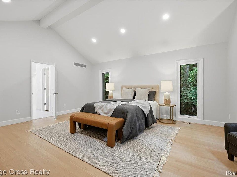 249 Norcliff Dr, photo 29