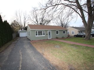1527 Clay St, Woodstock, IL 60098
