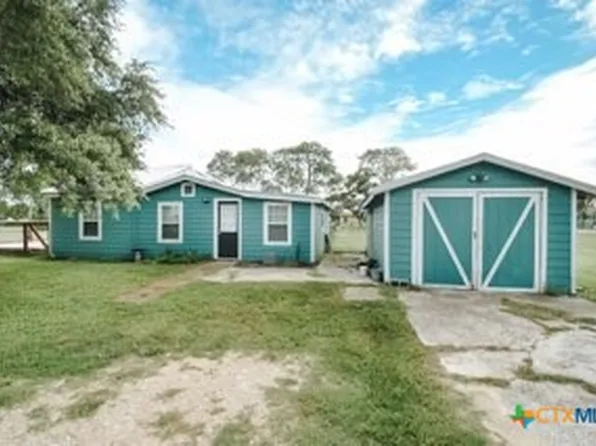 202 S Fern St, Seadrift, TX 77983