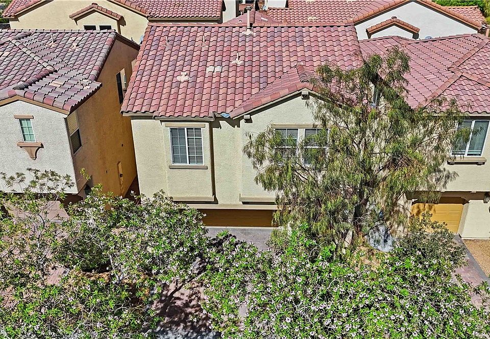 1st image of 7471 Nicklin St