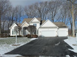 48 Whispering Winds Ln, Rochester, NY 14626