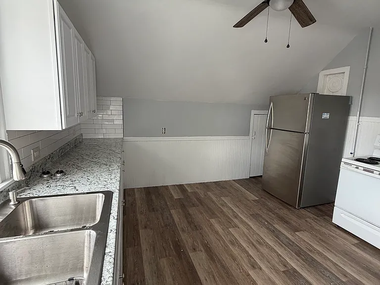 50 Franklin Ave #3 — Photo 2