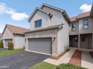 137 Fawn Ln, Elgin, IL 60120