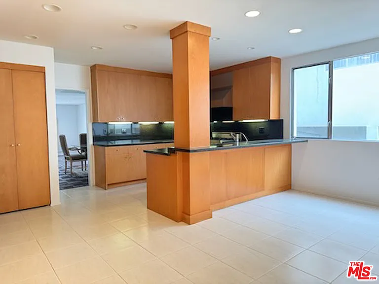 1655 Selby Ave #102 — Photo 9