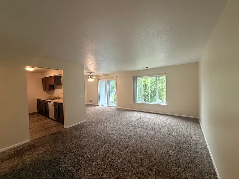 725 Keenway Cir #C — Photo 2