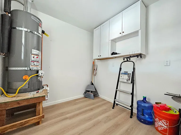 225 N Helena St — Photo 14