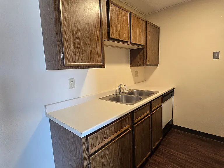 2100 Grand Ave — Photo 3