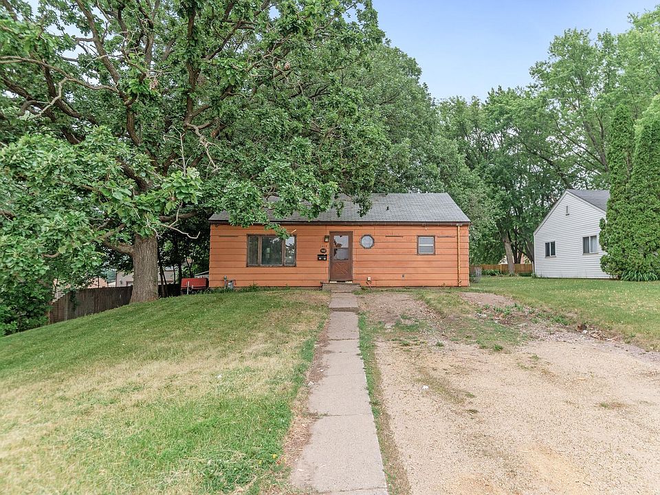 1st image of 2405 Holloway Ave E