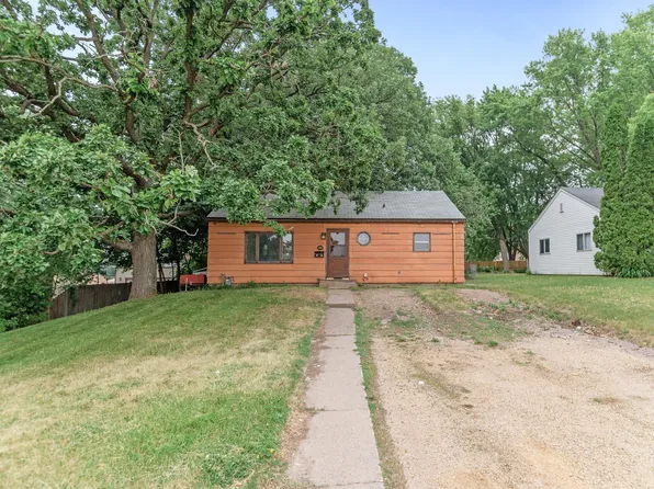 2405 Holloway Ave E, North Saint Paul, MN 55109