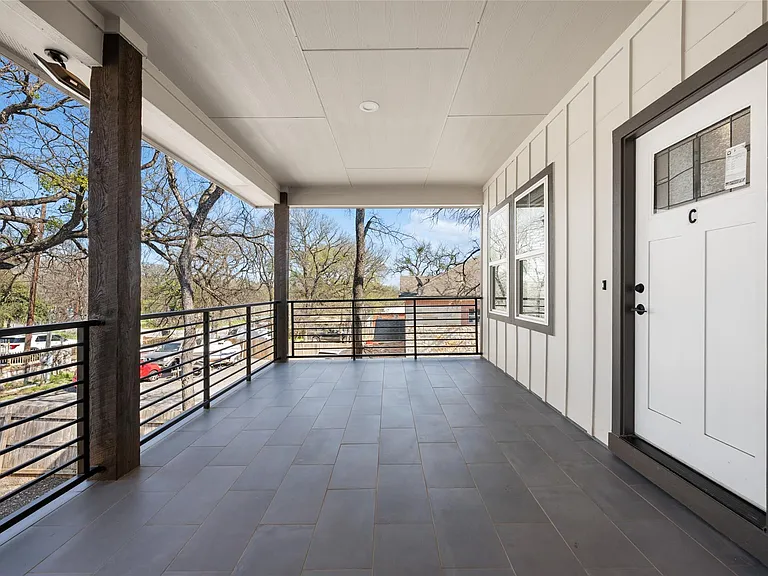 15407 Armstrong Ave — Photo 5