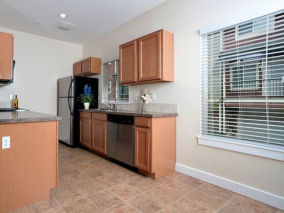 5th image of 645 S Trafton St APT B3