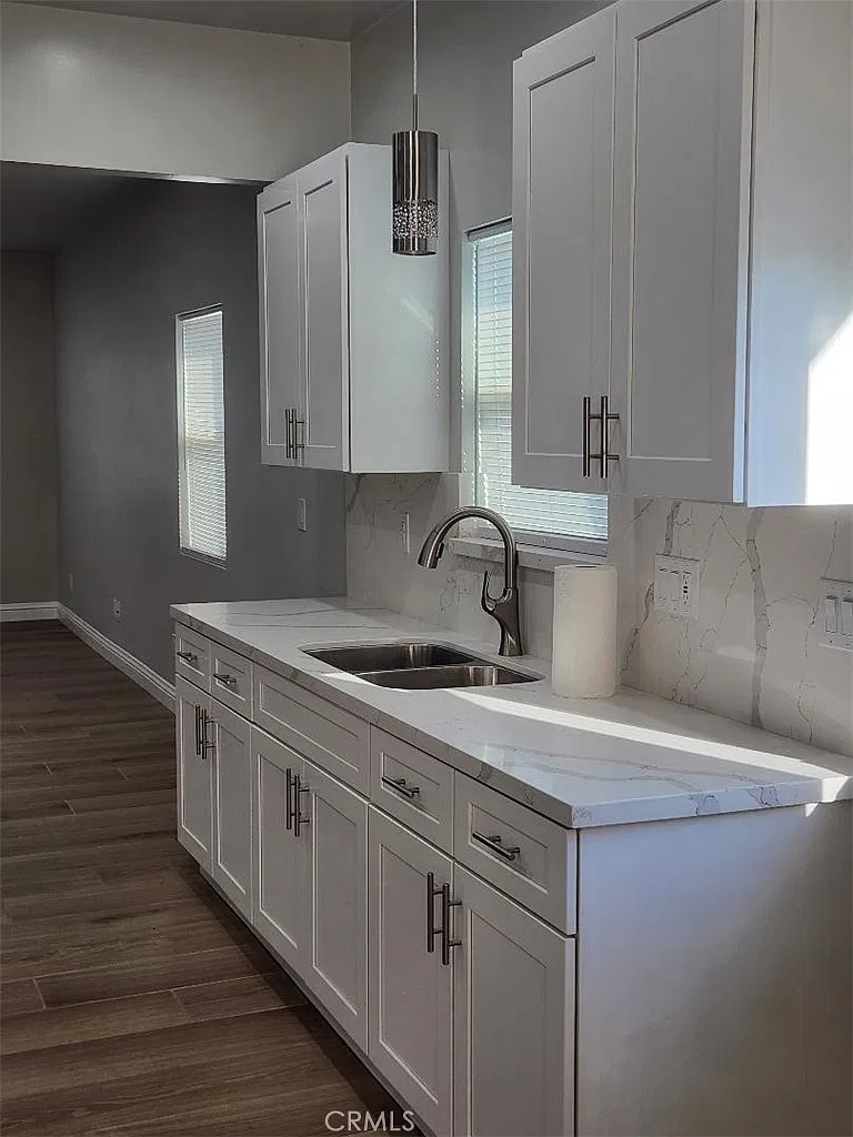 4 bed, 1903 sqft, $4,200 — Photo 2