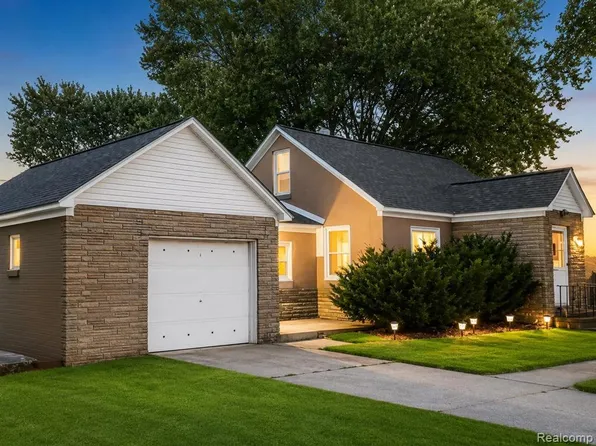 2111 W Forteen Mile Rd, Royal Oak, MI 48073