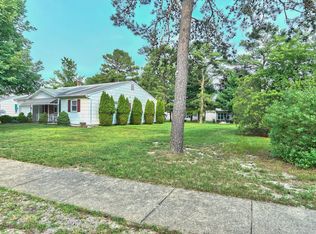 2 Nostrand Dr, Toms River, NJ 08757