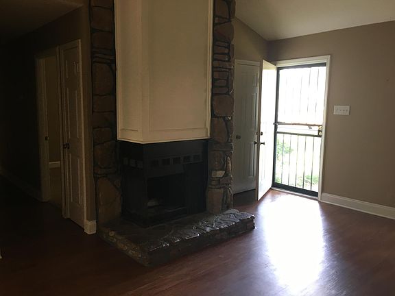 4th image of 2736 Dromedary Dr