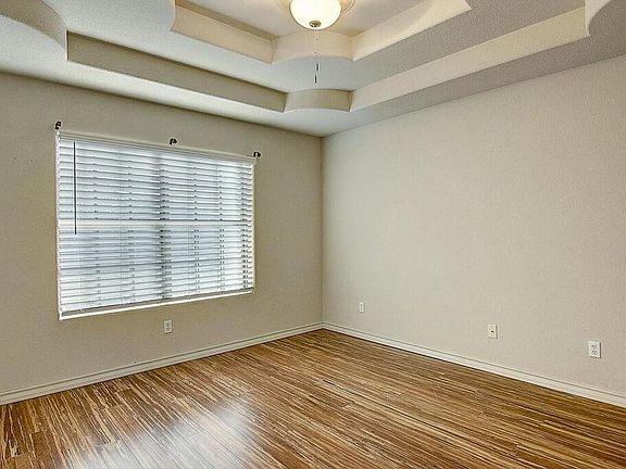 4th image of 2910 Santa Ana St