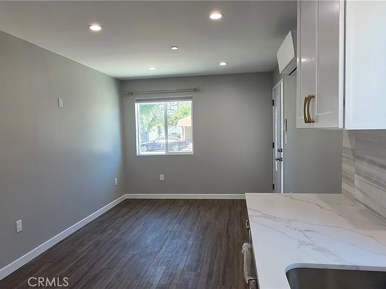 6516 Royer — Photo 12