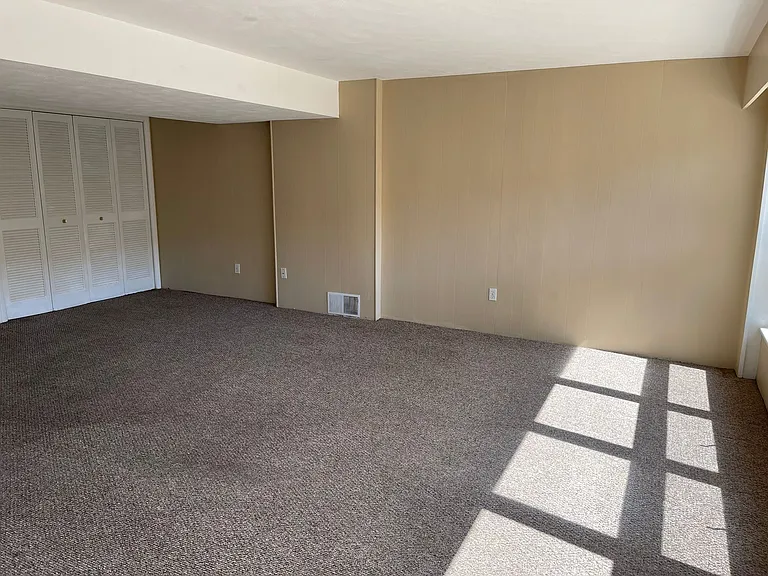 3615 Kennedy Dr — Photo 5