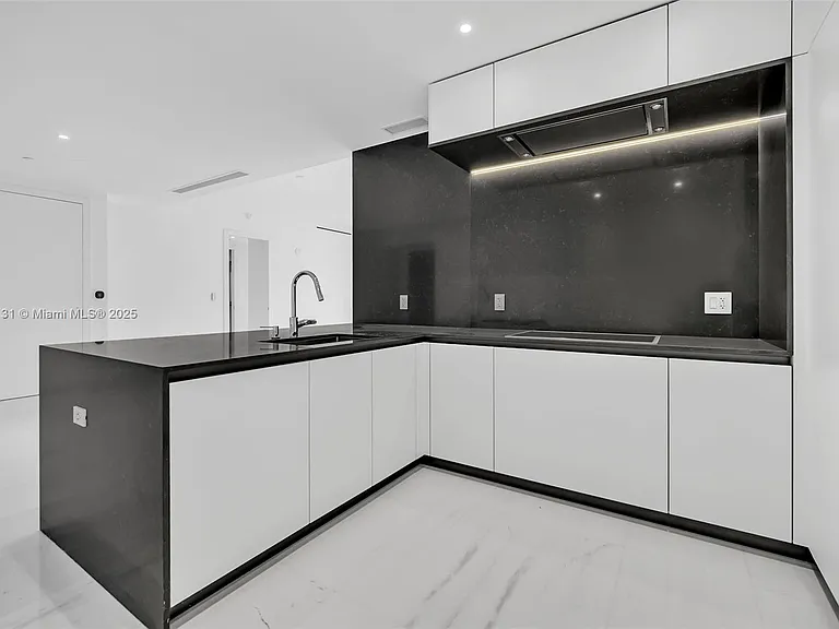 300 Biscayne Blvd #3809 — Photo 6