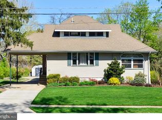 33 E Beechwood Ave, Oaklyn, NJ 08107