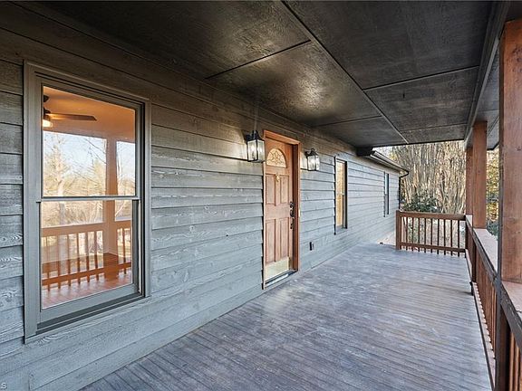 4th image of 484 Raven Oak Dr