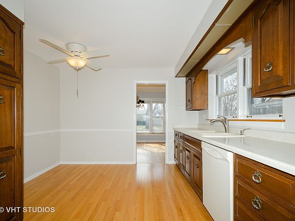 5th image of 9453 Lawler Ave